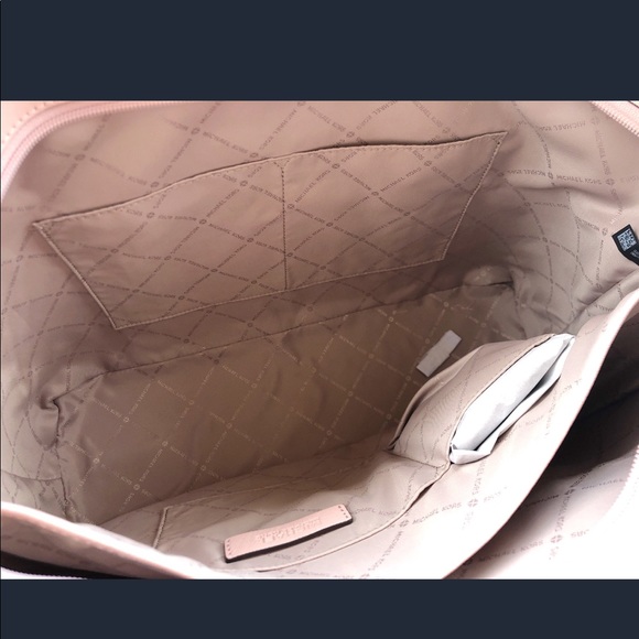 Gaby’sBags👜💕-NWT Michael Kors Large Tote - Picture 8 of 8